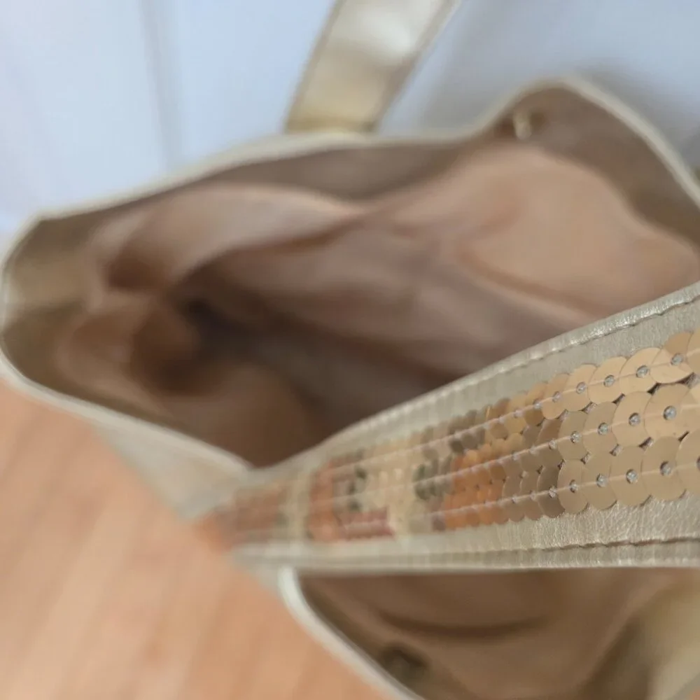 Gold tote bag with sequin detailing - Picture 5 of 10